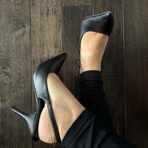 Pointy medium height heel with sling back adjustable strap Women's 5.5